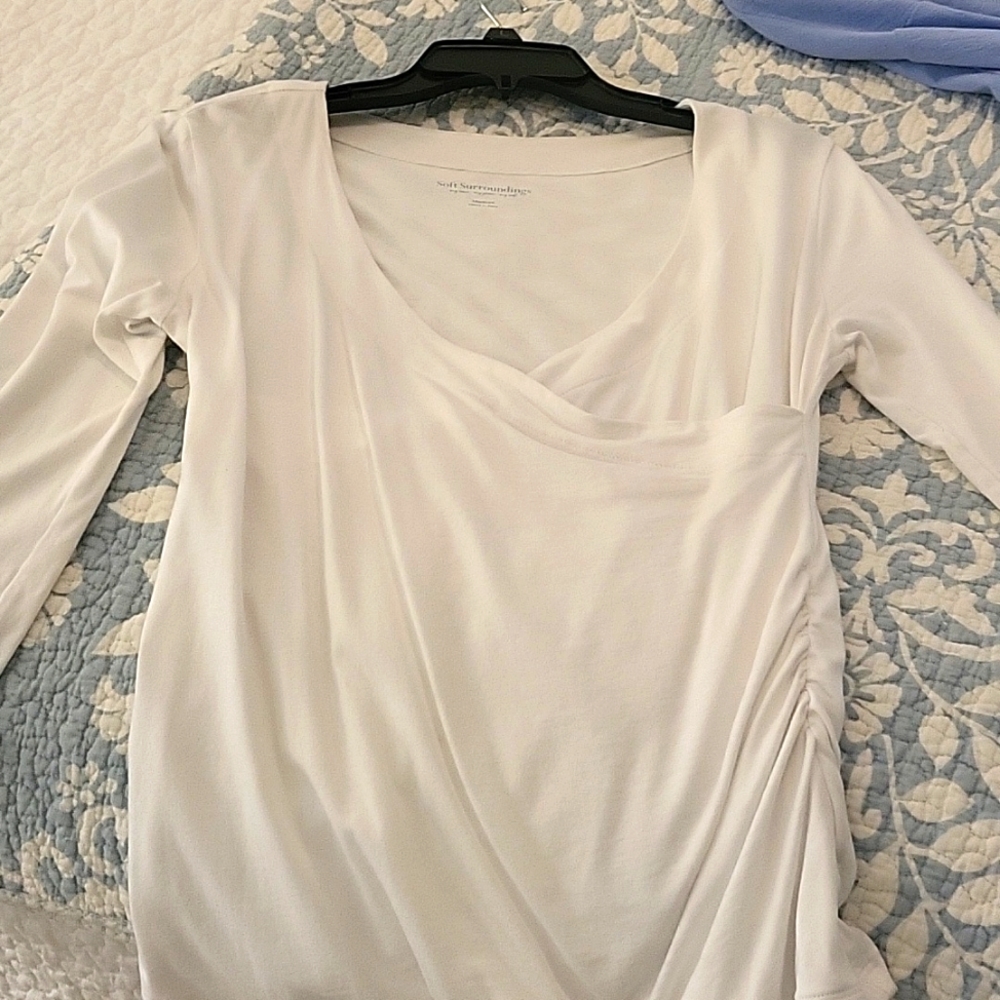 Soft surround whit criss cross top